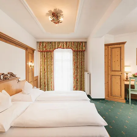 Hoferwirt - Neustift, Stubai فندق نيوستيف ام ستوبيتا